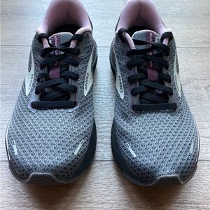 Brooks Women's Adrenaline GTS Size 7.5